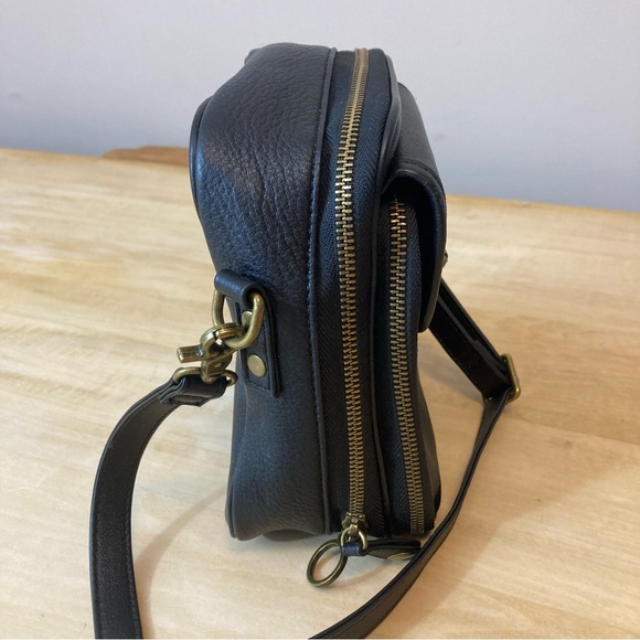 Minooy Black Leather “Naya” Crossbody Bag - Picture 4 of 15